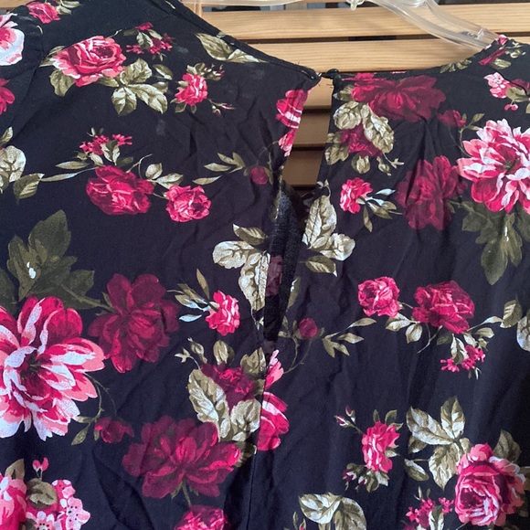Floral romper - Picture 10 of 16
